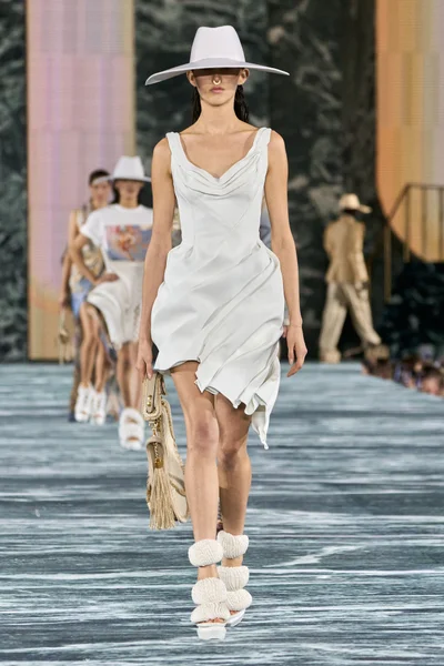 Look 11
